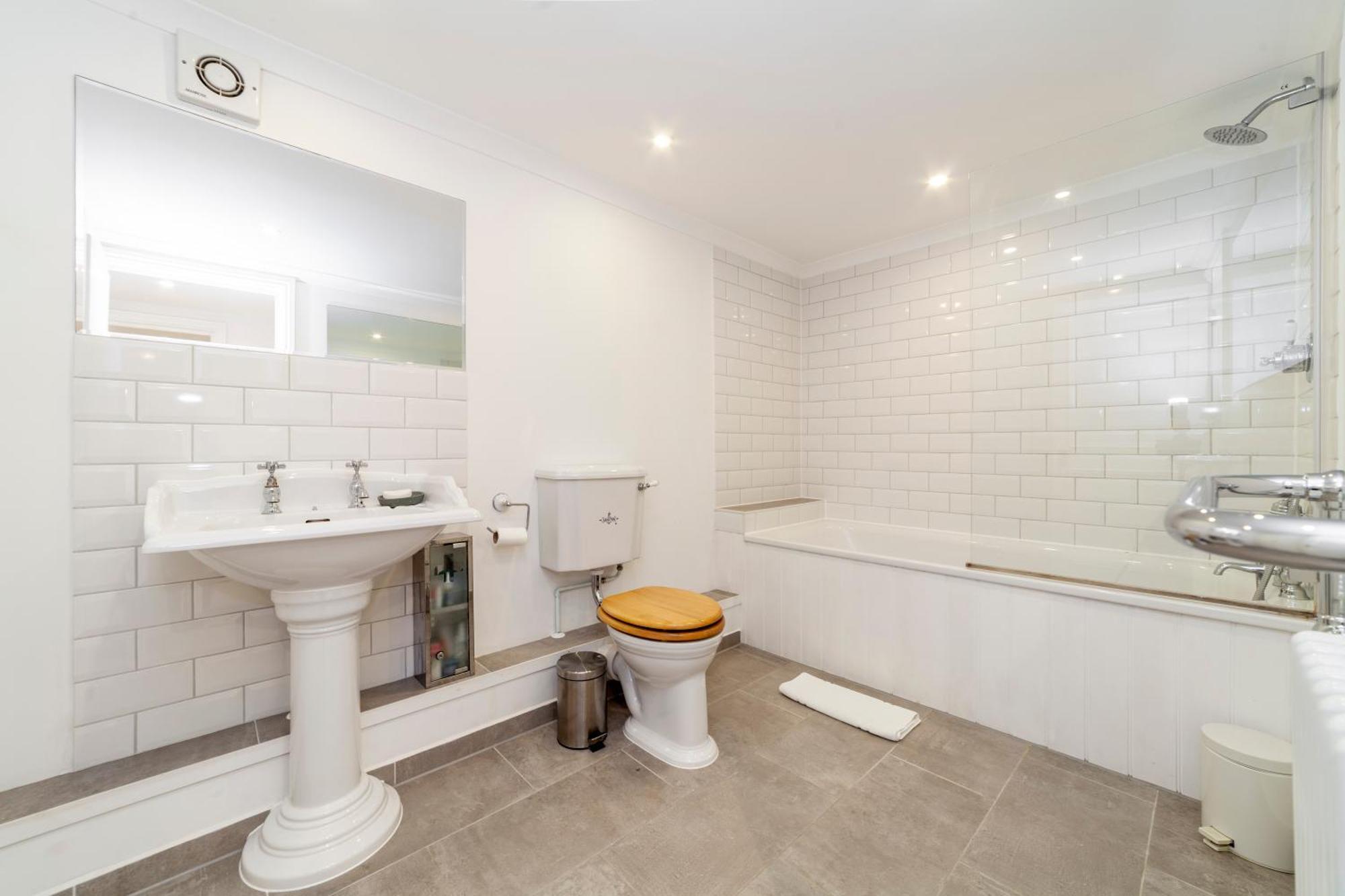 Spacious 3br 2bh With Garden In West Putney Londra
