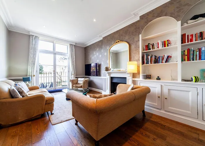 Spacious 3Br 2Bh Apt With Garden In West Putney