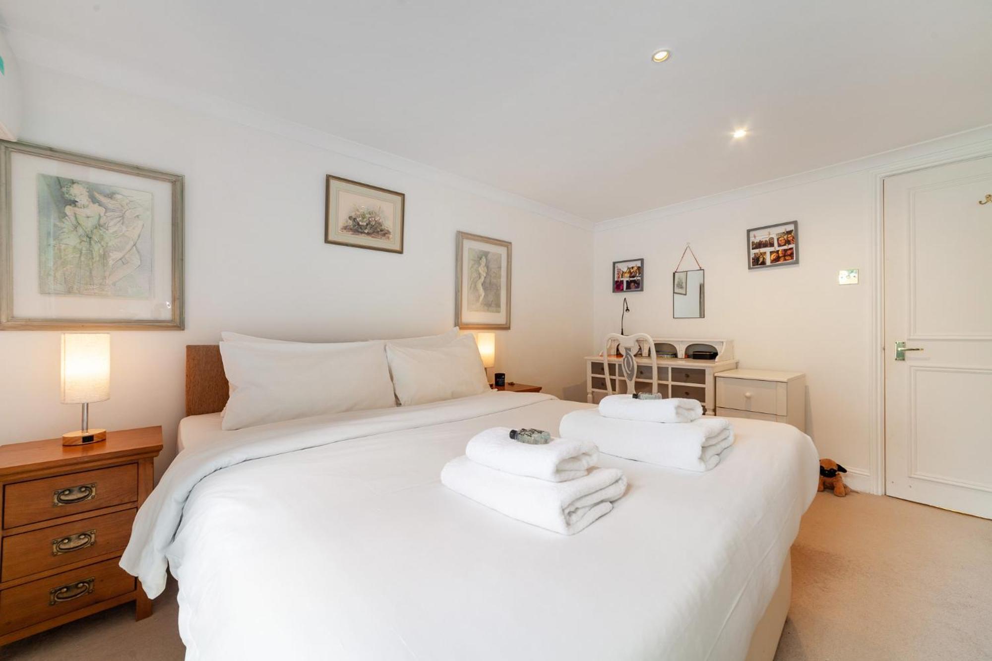 Spacious 3br 2bh With Garden In West Putney * Londra