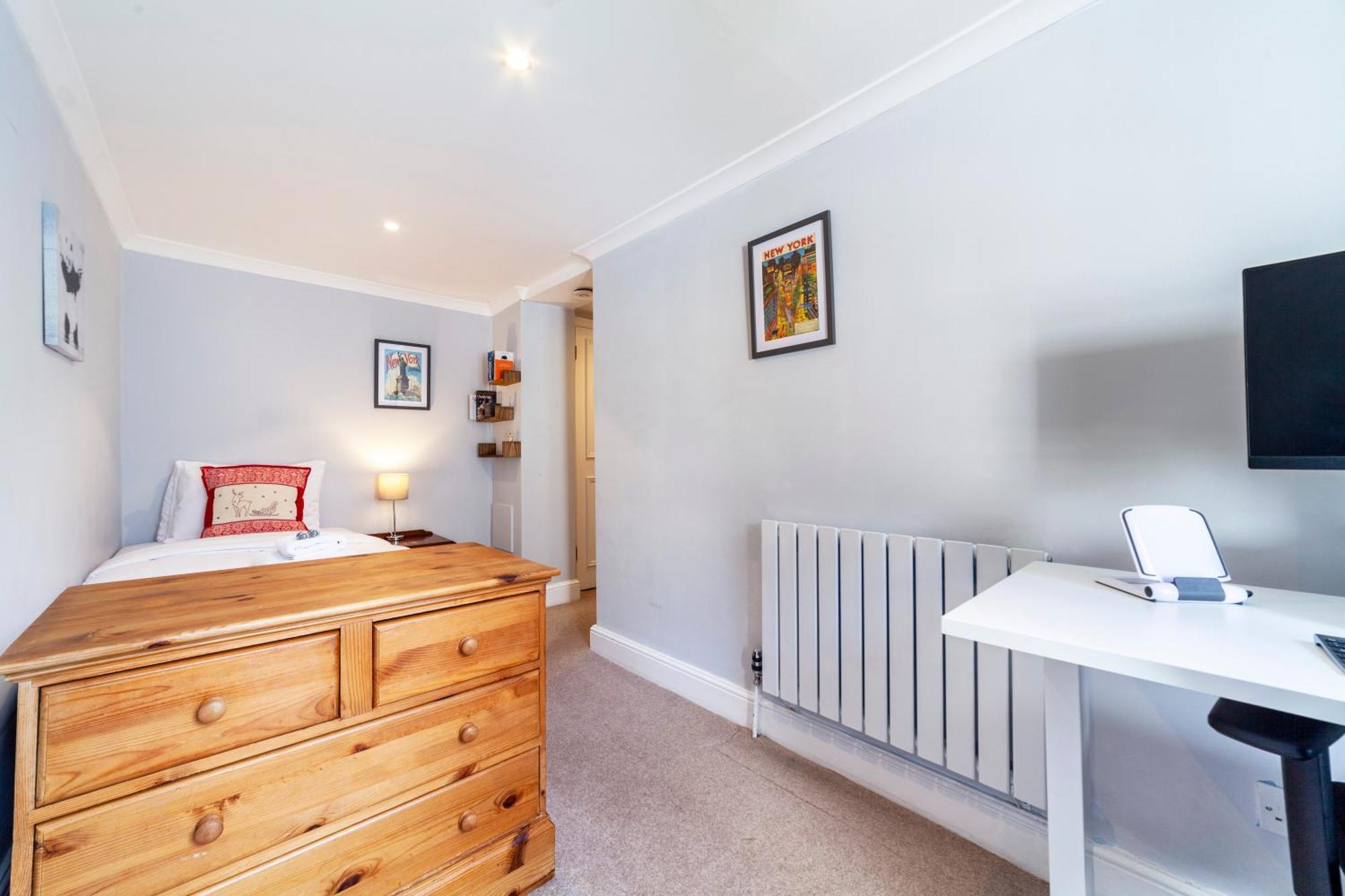 Appartamento Spacious 3br 2bh With Garden In West Putney Londra